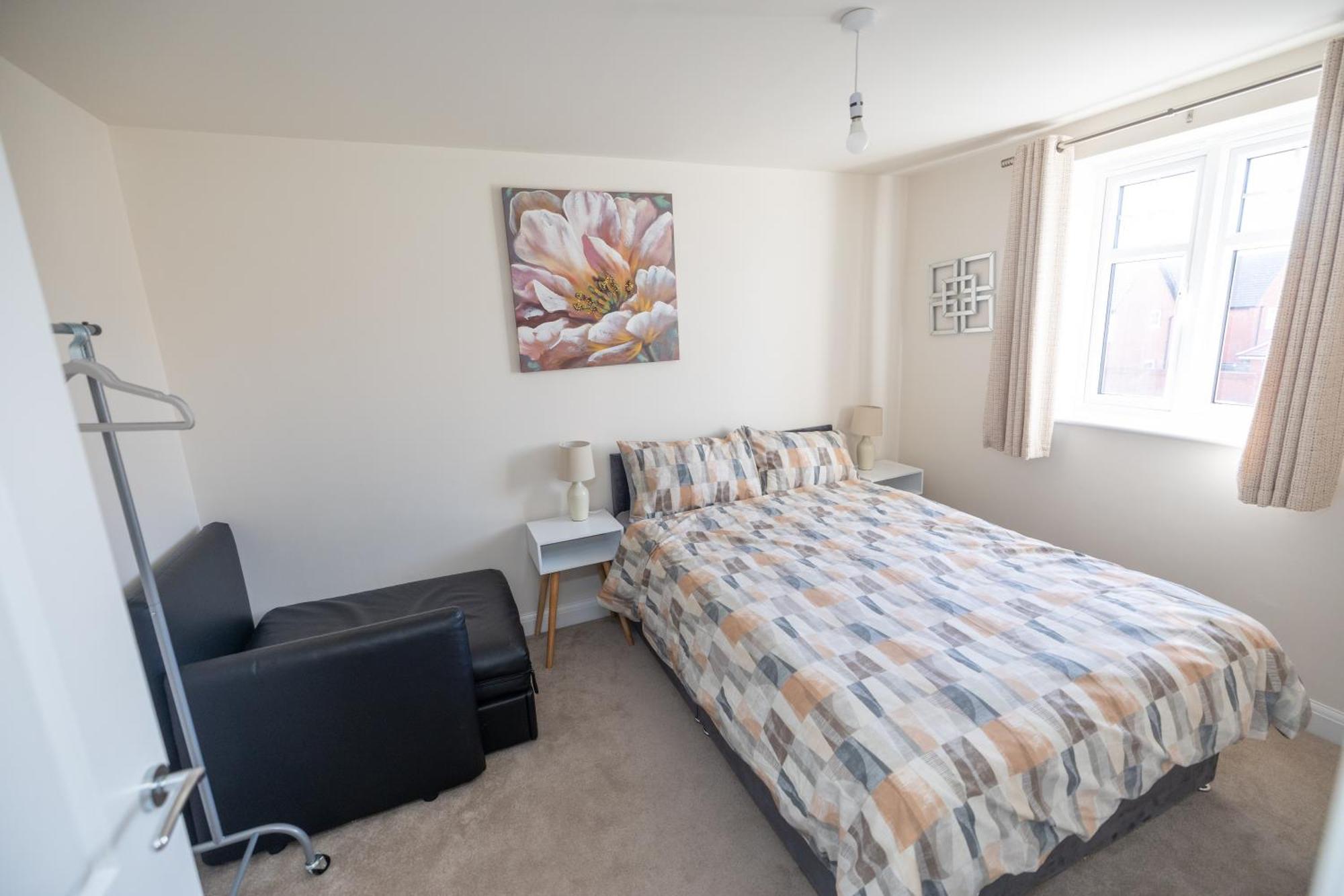 Home In Hugglescote - Long Stays Coalville Exteriör bild